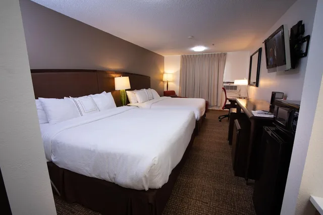 غرفة بسريرين كينج، Alliance Hotel & Suites, a Howard Johnson by Wyndham 5/9