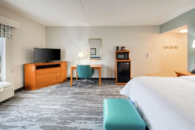 Room, King Bed, Sofa, Accessible, Hampton Inn Wilmington - University Area/Smith Creek Station 4/5