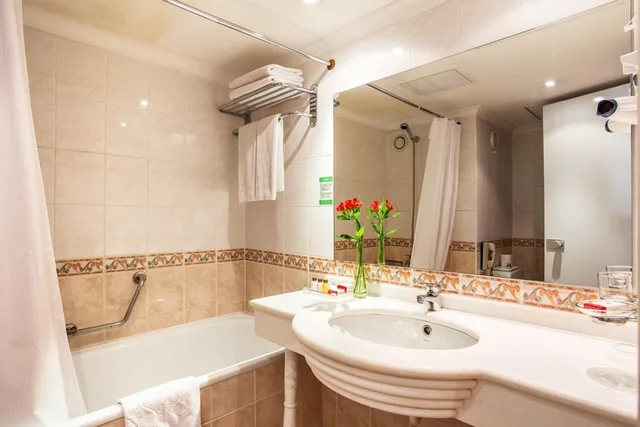 غرفة اقتصادية بسريرين منفصلين، Ramada by Wyndham Sofia City Center 3/3