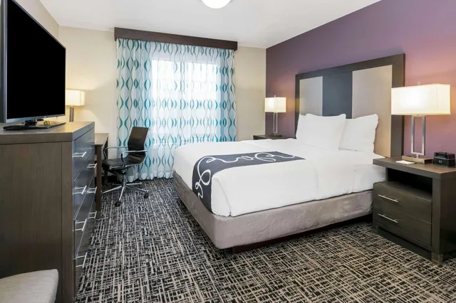 غرفة بسرير كوين، La Quinta Inn & Suites by Wyndham Rockwall 2/7