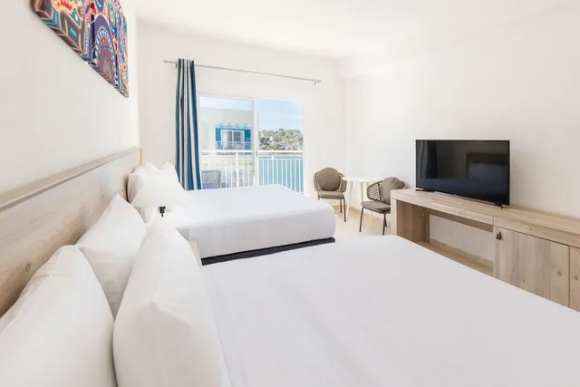 غرفة بسريرين كوين بإطلالة على البحر، Decameron La Marina Guayabitos Ramada All Inclusive Resort 2/3