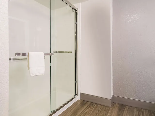 غرفة ديلوكس بسرير كينج، La Quinta Inn & Suites by Wyndham Myrtle Beach - N Kings Hwy 4/4