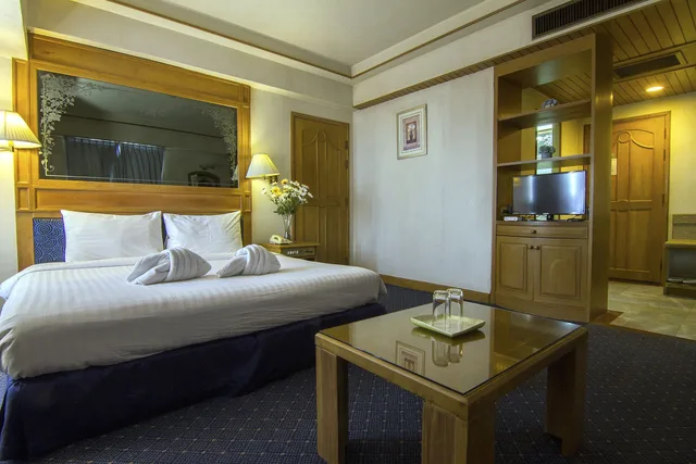 Classic, Deluxe, Double Bed, Bossotel Chiang Mai 2/3