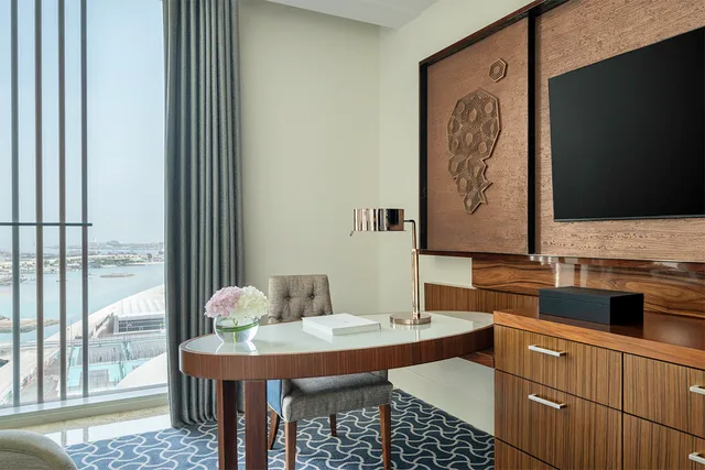 غرفة سوبيريور بسرير كينج بإطلالة على المدينة، Four Seasons Hotel Abu Dhabi at Al Maryah Island 5/5