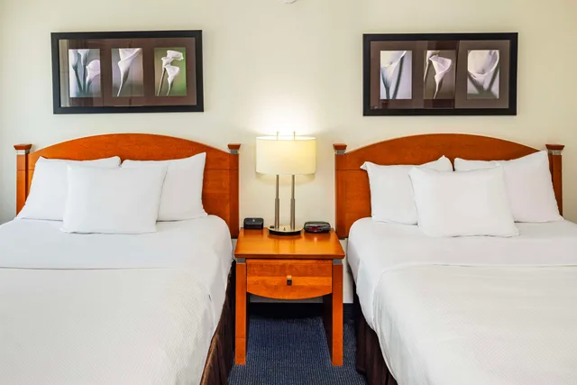غرفة بسرير مزدوج، Quality Inn Rouyn-Noranda 2/8