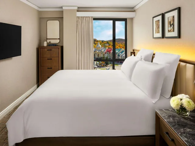 1 Bedroom, Residence, King Bed, Village View، Fairmont Tremblant 1/3