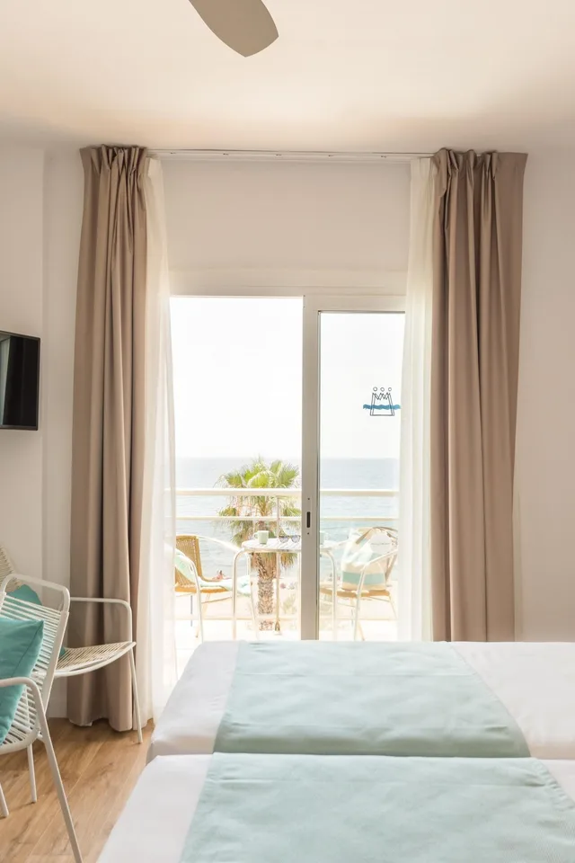 غرفة بسرير مزدوج بإطلالة على البحر بشرفة مع سرير إضافي، Monterrey Hotel 6/10