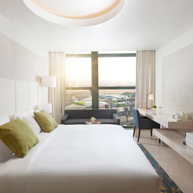 غرفة سوبيريور بسرير كينج، Aerotel Muscat - Airport Transit Hotel 1/4