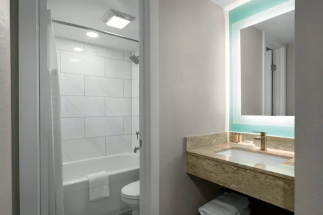 Splash Deck, Junior Suite, with View، Grande Cayman Resort 5/6