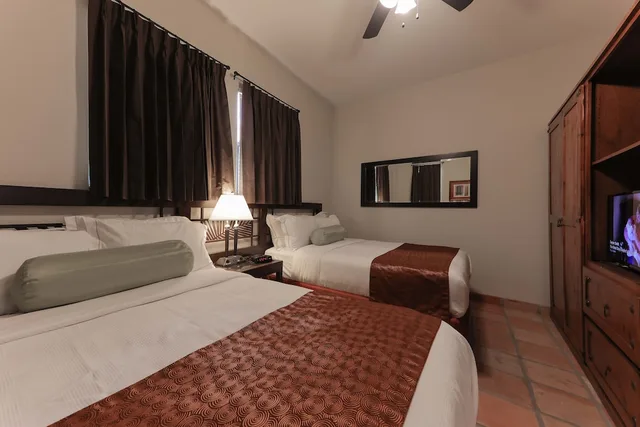 جناح بسريرين مزدوجين، Clarion Inn Suites 1/3
