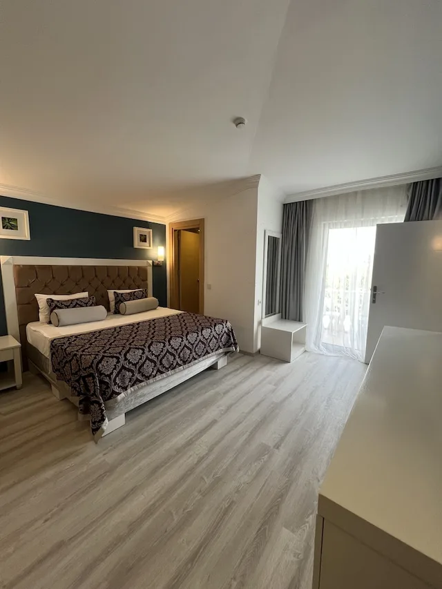 Family Suite, Queen and Twin Beds, 2 Bathrooms، SL La Perla Hotel Kemer 7/10
