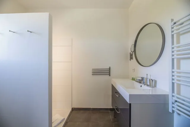 شقة بسرير كوين بشرفة بغرفة نوم واحدة مع أريكة، Les Villas de Porto Vecchio 7/8