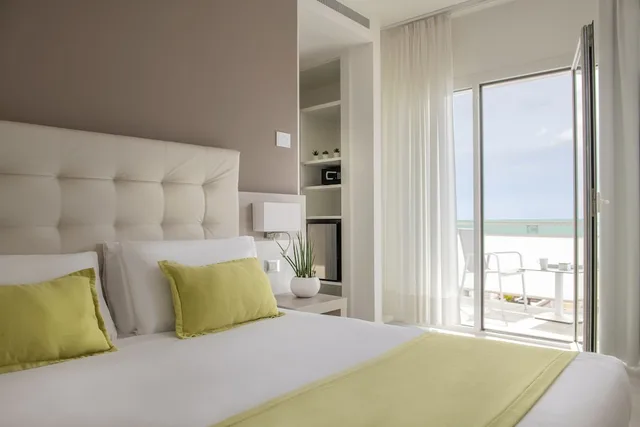 غرفة سوبيريور بسرير كوين بإطلالة على البحر، Hotel Delle Rose 2/7
