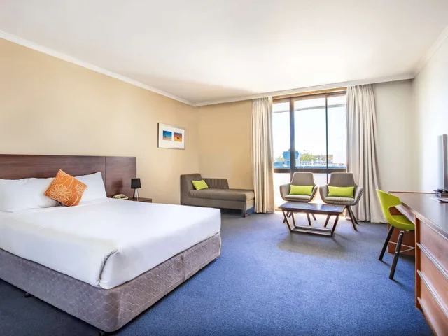 غرفة قياسية بسرير كوين وسرير فردي، ibis Styles Mt Isa Verona 1/6