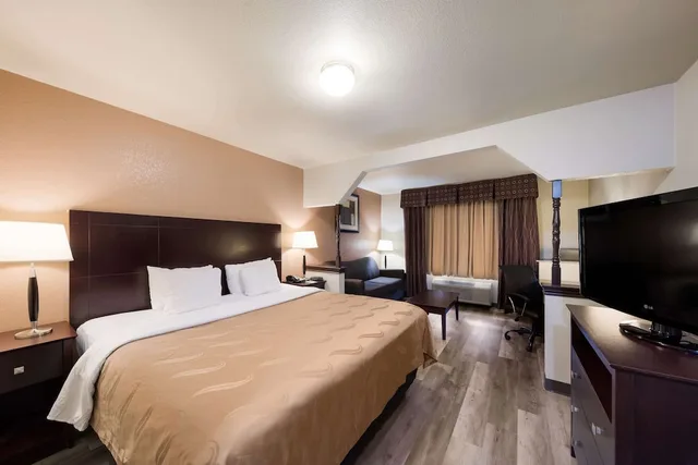 جناح بسرير كينج، Quality Inn & Suites Terrell 1/6