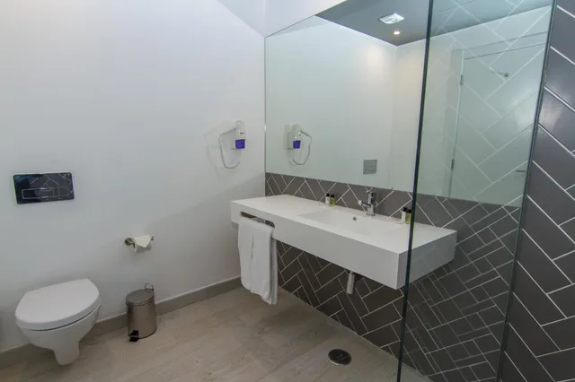 غرفة ديلوكس بإطلالة على المسبح بشرفة، Pestana Gramacho Residences 5/8