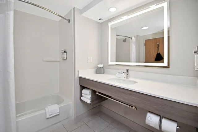 Standard, King Bed, Extra Floor Space، Holiday Inn Express Boone 2/4