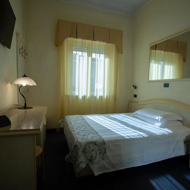 غرفة مفردة، Hotel London 5/10