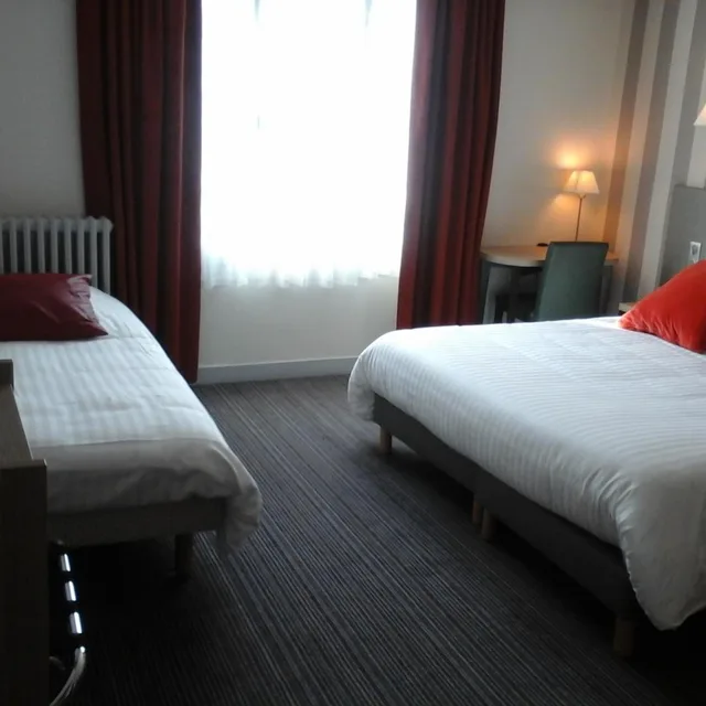 غرفة ثلاثية، Hotel Carmin 9/10