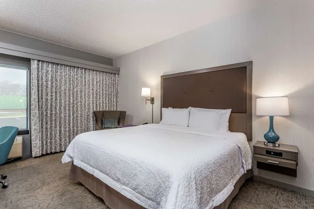 غرفة بسرير كينج، Hampton Inn Milwaukee Airport 1/4
