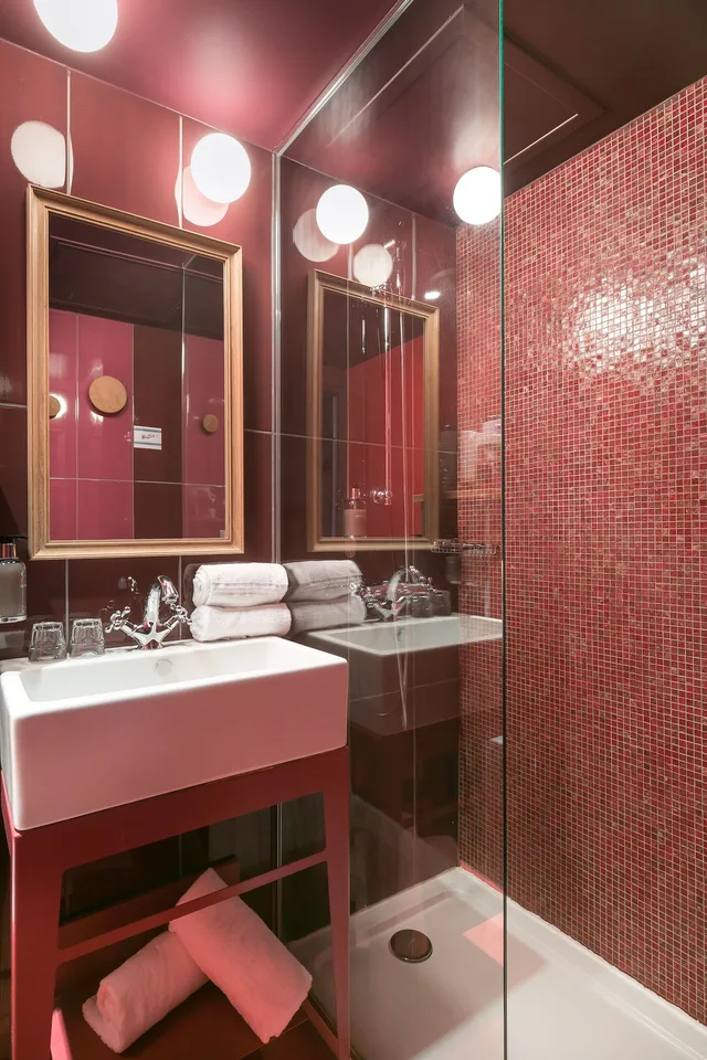 غرفة ثلاثية بسرير مزدوج وسرير فردي، Hotel Josephine & SPA by HappyCulture 8/8