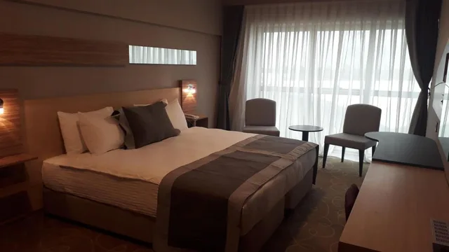 غرفة قياسية بسرير كوين، Greymark Hotel 1/1