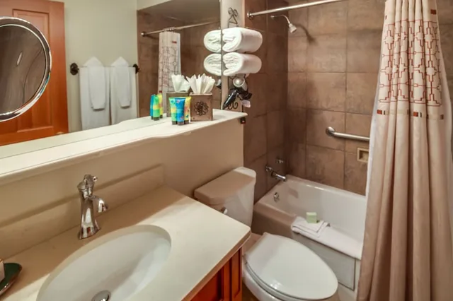 Traditional, 2 Queen Beds, Balcony or Patio، Inn On The Alameda 3/3