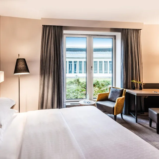 غرفة تنفيذية بسرير مزدوج، Sheraton Düsseldorf Airport Hotel 2/4