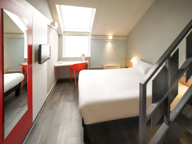 غرفة قياسية بسرير مزدوج بإطلالة على البحر، Ibis Granville Port De Plaisance 2/8