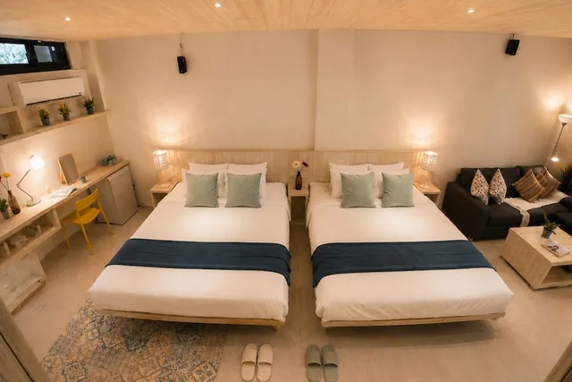 غرفة قياسية رباعية بسريرين مزدوجين، Azure Inn 1/10