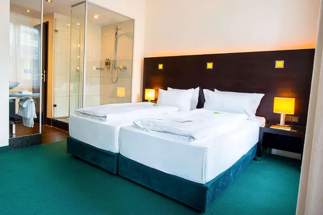 غرفة بسريرين منفصلين، The Cloud One Munchen-Hauptbahnhof, part of the Motel One Group 3/6