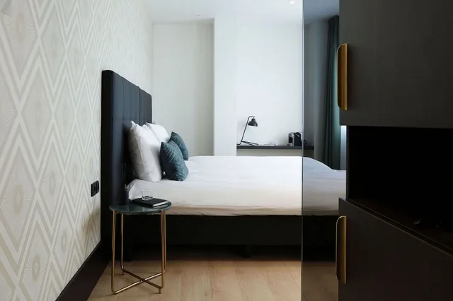 Standard, King Bed, The James Hotel Rotterdam 3/4