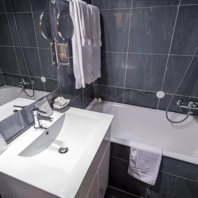 غرفة مفردة، Diplomate Hotel 3/6