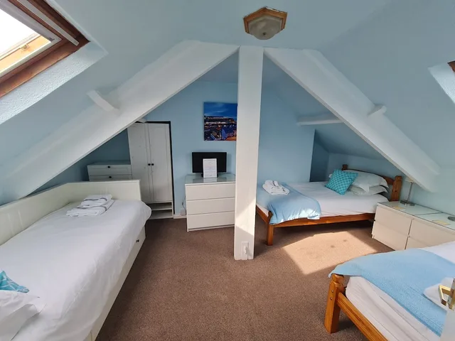Family Suite, 1 Double and 3 Single Beds، Kimberley House 1/4
