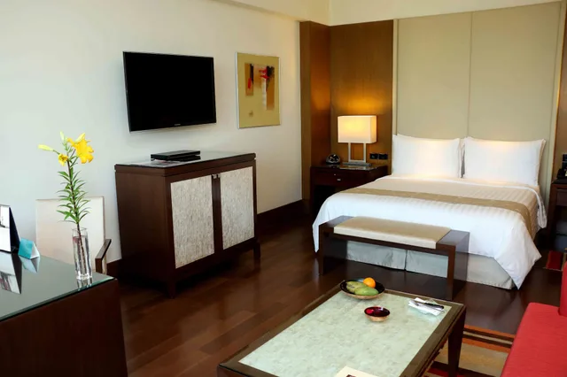 Premier, King Bed, THE OBEROI GURGAON 1/4