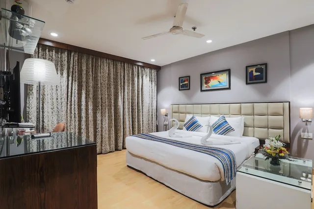 غرفة كلوب بسرير كوين، Hotel Blue Stone - Nehru Place 1/6
