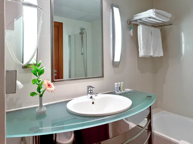 غرفة قياسية بسرير مزدوج أو سريرين منفصلين، Mercure Lisboa 2/2