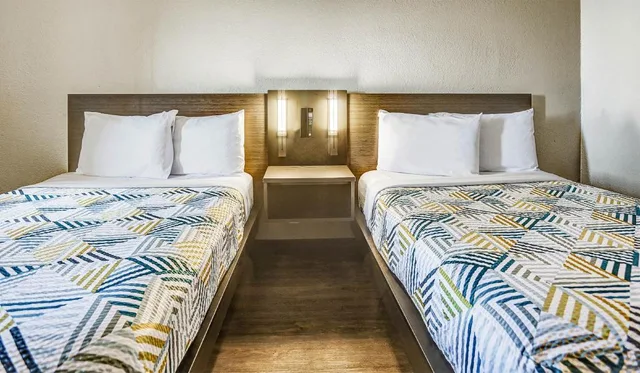 2 Full Beds - ADA/Tub، Motel6 Amarillo, TX - Airport 1/6