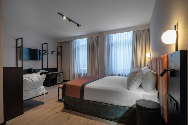 غرفة بريميوم ثلاثية، Catalonia Hotel Vondel Amsterdam 4/8