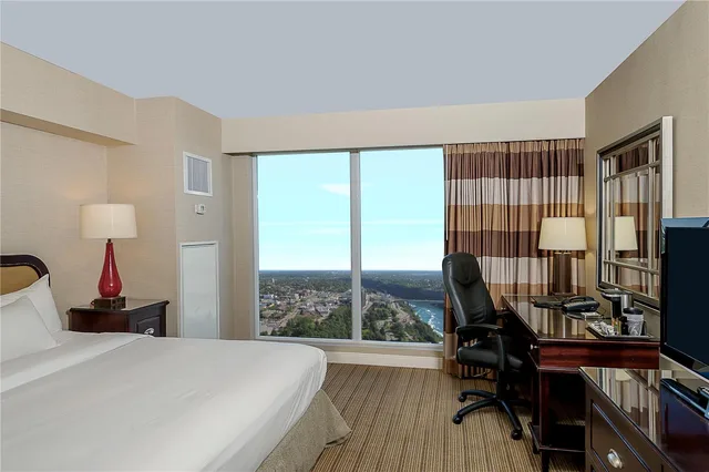 Premium, King Bed, Canadian Us Falls View, Hot Tub، Hilton Niagara Falls/ Fallsview Hotel and Suites 1/3
