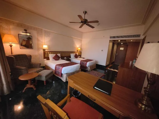 غرفة تنفيذية بسرير كينج بحوض استحمام، Indana Palace Jaipur 9/10