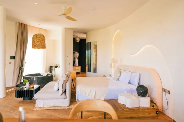 Sunrise, Suite, King Bed، Oshom Bali at Nuanu Creative City 1/3