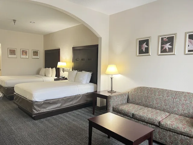 غرفة قياسية بسريرين كوين، Quality Inn & Suites Houston Northwest - Cypress 2/2