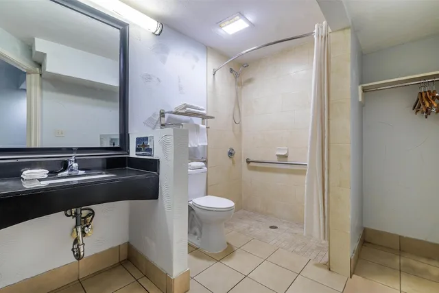 غرفة قياسية بسرير كينج للمدخنين، Motel6 Dallas, TX - Downtown 7/8