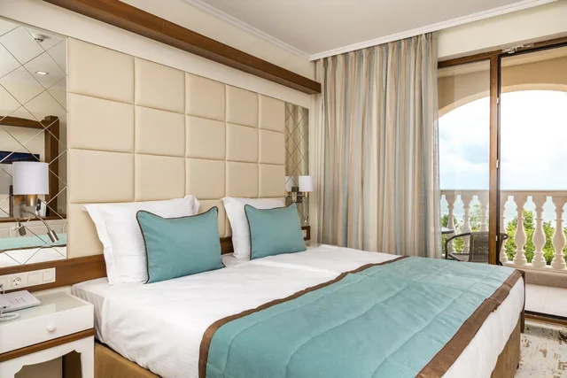 Deluxe, Twin Beds, King Bed, Lateral Side Sea View، Festa Via Pontica 1/10