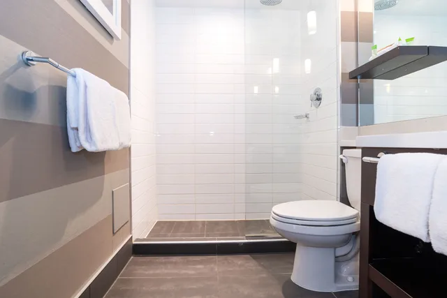 جناح غراند بسرير كينج مع أريكة بجاكوزي بمطبخ، Sandman Hotel Edmonton West 5/6