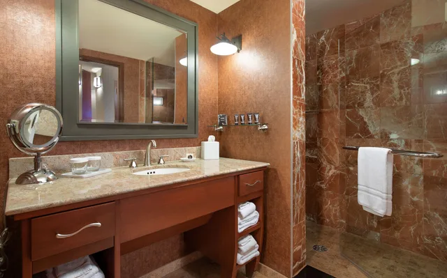غرفة ديلوكس بسرير كينج للمدخنين، Seneca Allegany Resort And Casino 4/5