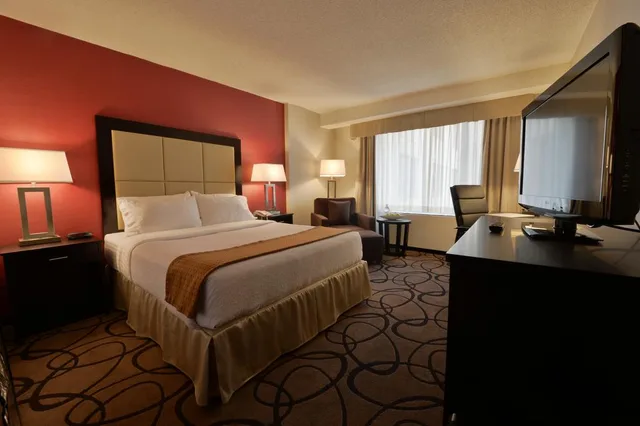 Room, Queen Bed, Holiday Inn Montreal Centre-Ville Downtown 1/2
