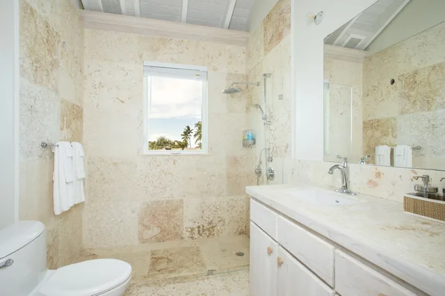 Lagoon, Cottage, King Bed، La Bougainvillea 4/6