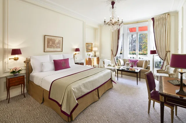 جناح جونيور بإطلالة على الجبل، Hotel Plaza Athenee 1/2